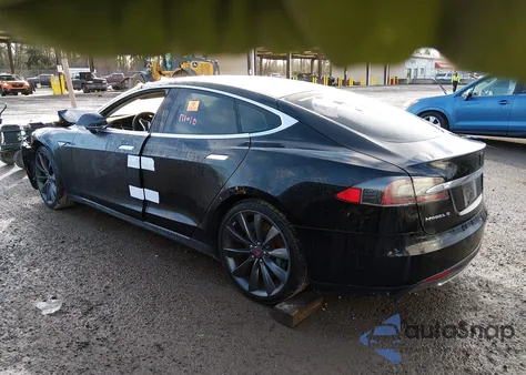 2014 Tesla Model S z USA, uszkodzony, nr VIN 5YJSA1S17EFP30384
